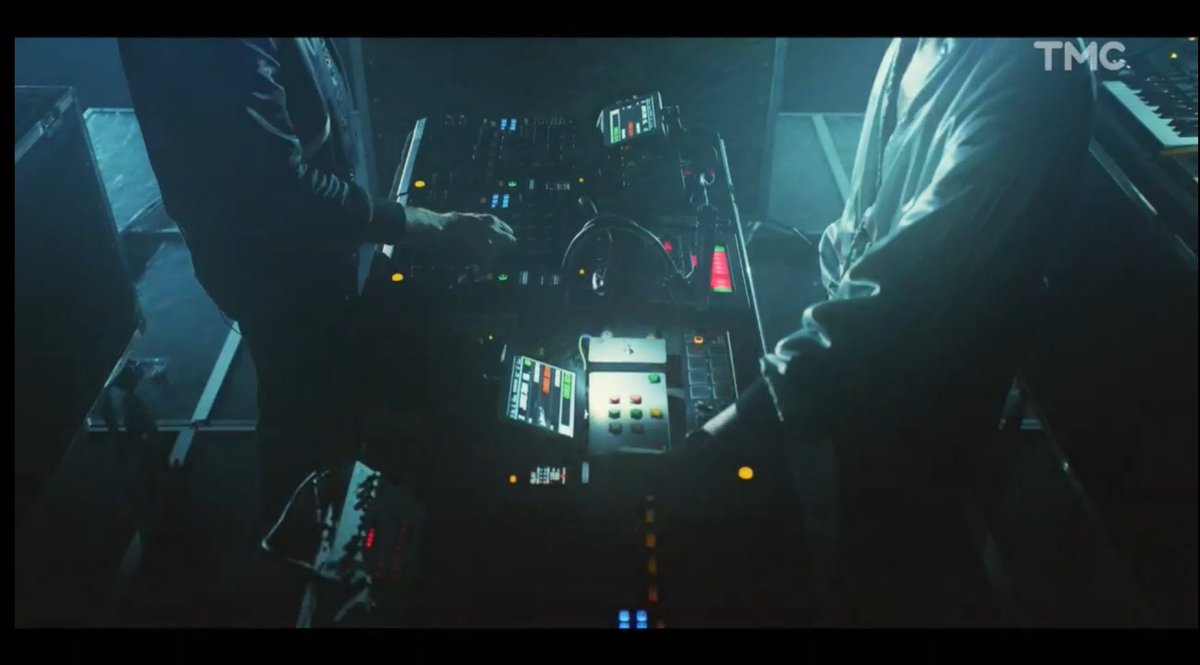 catradarusman's tweet photo. Pengen bikin nobar #irisaspaceoperabyjustice kayanya asik nih. yoklah kapan direalisasikan  @Robonggo ? https://t.co/ifH7yDBC1y