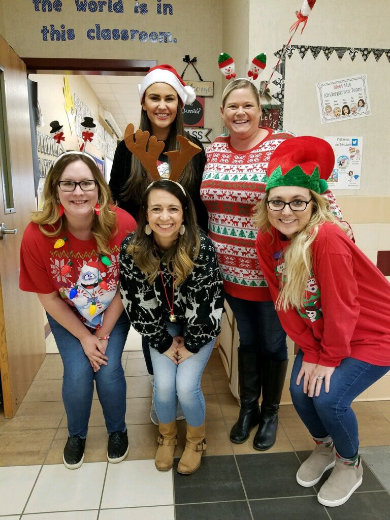 Mrs_MorganDavis's tweet photo. Holiday Headgear for the #patriotelfiechallenge @jacktylerisd https://t.co/BPzxMx9i9H