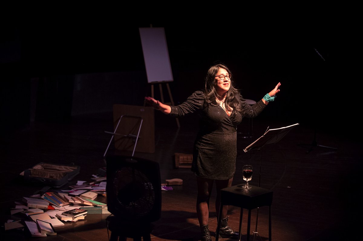 miguellizana4's tweet photo. Llenazo en el auditorio Gabriela Mistral de @casamerica 
'Qué locura enamorarme yo de ti', una obra teatral de la escritora y poeta peruana Gabriela Wiener https://t.co/BFZKAenpDw