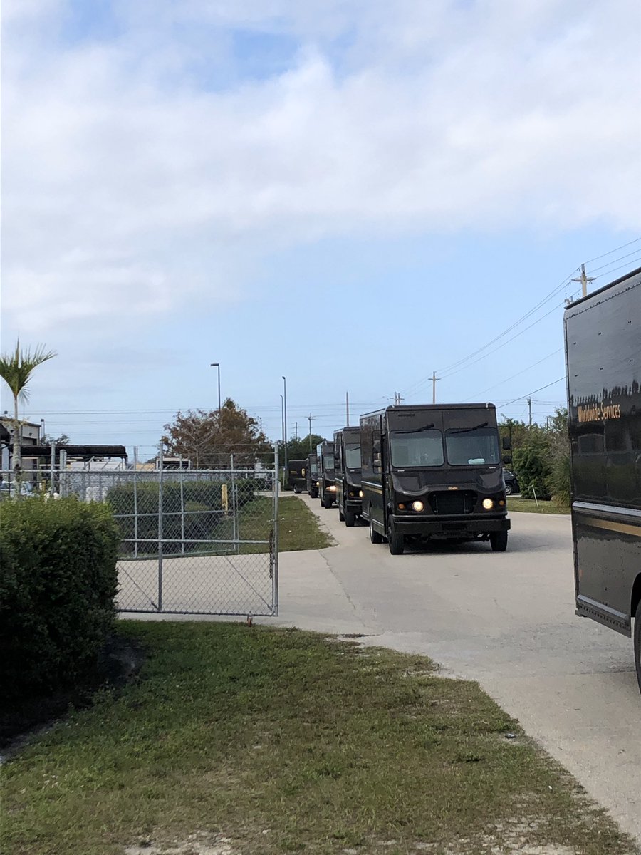 One single building. 114 determined preloaders. 208 service providers, 26 PVD’s, 140 helpers. One mission. Deliver 64K in one day. #PeakSmiles #UPSDelivers #SouthwestDivision0740 @FloridaUPSers