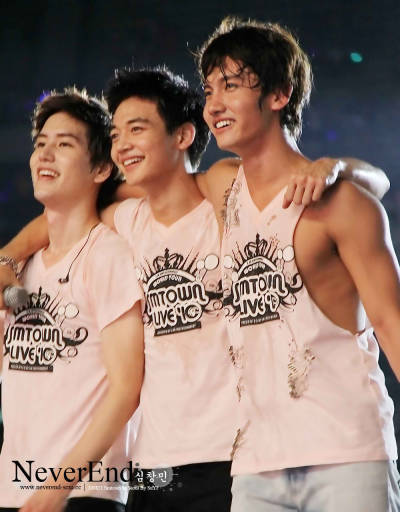 KyuhyunFacts's tweet photo. Kyuhyun, Changmin, and Minho's adorable friendship over the years 🥰 https://t.co/NaidjqEqpb