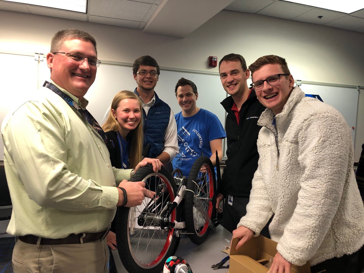 UnitedWaySTL's tweet photo. 50 @BurnsMcDonnell employees assembled eight bikes for those at @FosterAdopt. ๐ด๐พ Thanks to companies like @BurnsMcDonnell, those in the Greater #STL region will have a brighter holiday season. #United4STL #WeHelpSTL https://t.co/MkI1FxPKRB