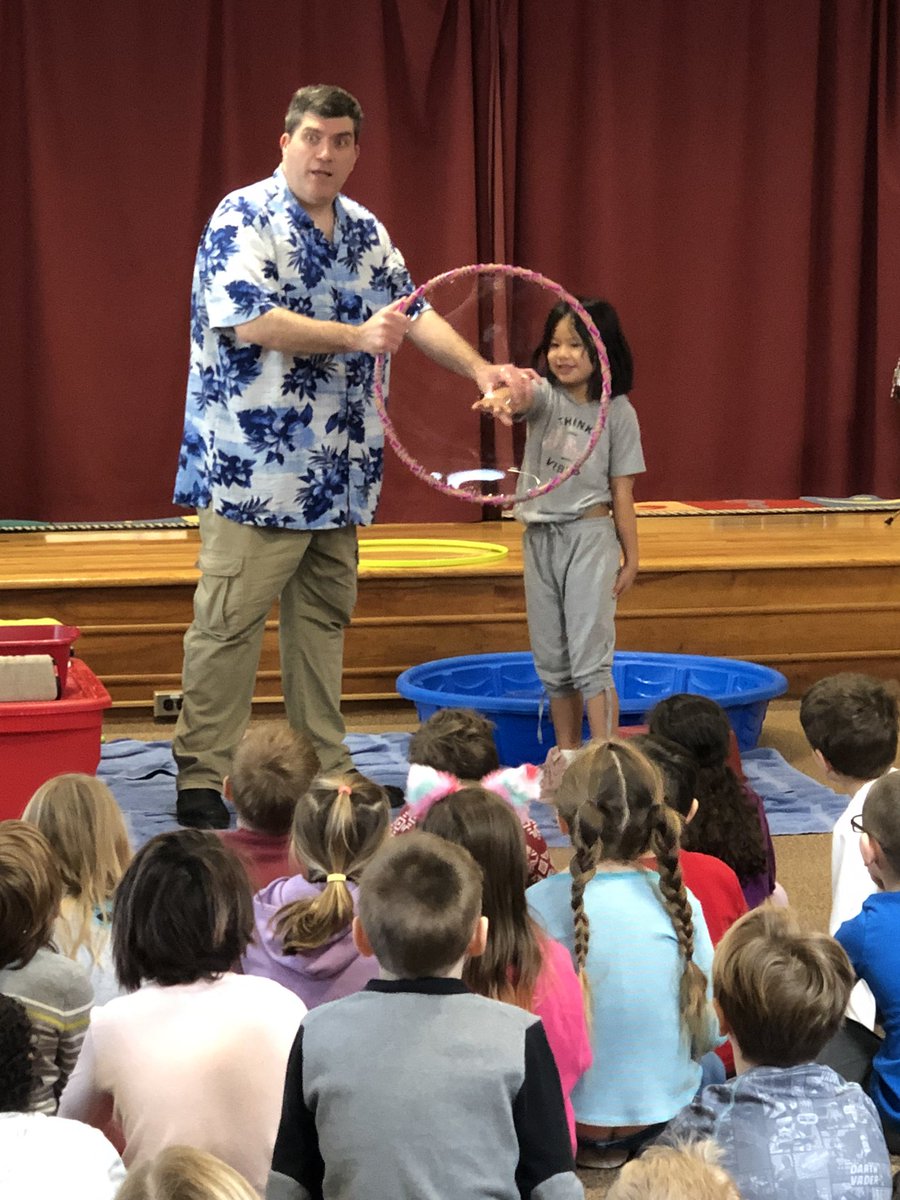 JakeToomeyHR's tweet photo. PTO Presents Bubble Man today! Ask your kiddos about what they saw and what they learned. #enrichment #schoollife @Super_GPS https://t.co/yHV8GgVu2c