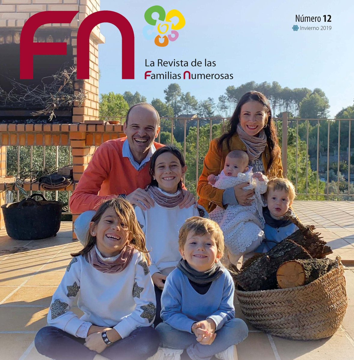 FamNumerosas's tweet photo. ¡Mira qué bonita la portada de nuestra última #RevistaFN! La protagoniza una familia de 5 hijos, socios de @FamiliaNombrosa. Muy pronto podréis ver el nuevo número, con reportajes, entrevistas, descuentos y mucho más sobre familia y #familiasnumerosas: https://t.co/vnY9gTob8S https://t.co/vlhFQKZB6g