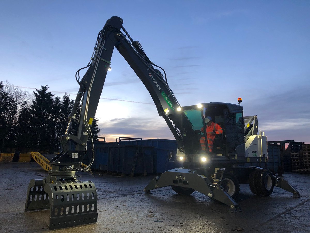 warwickward's tweet photo. The @TerexEcotec TWH 216 compact material handler has been supplied to its new home! With a universal arm and a selector grab, this machine is perfectly suited to the job! 💪 #Terex #WasteHandler #TerexEcotec #Machine #WasteRecycling #WarwickWard https://t.co/XqYGhfRQH1