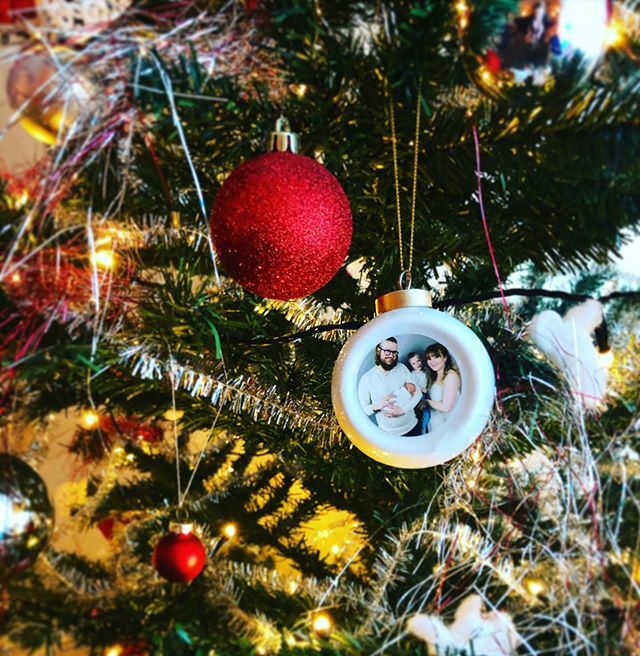 SonyZoolander's tweet photo. Vi julhänger.  #julgranskula #julgran #choinka #christmastree #family #present #familjen @mwfotografi https://t.co/IX7BEMkocn
