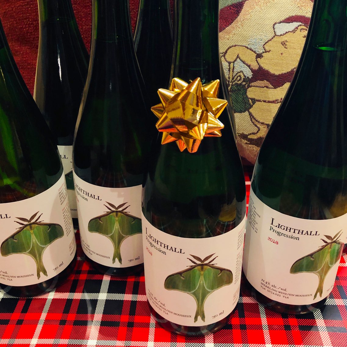 TheCellarSource's tweet image. Who ordered @lighthallvyard Sparkling Progression at the #CellarSistersShowcase? 
It’s coming your way! ✨🥂🍾

#LighthallVineyards #PECwine #PrinceEdwardCounty #SparklingWine #Bubbles #VinMousseux #CountyWine #ChristmasWine #NewYearsWine #VQA