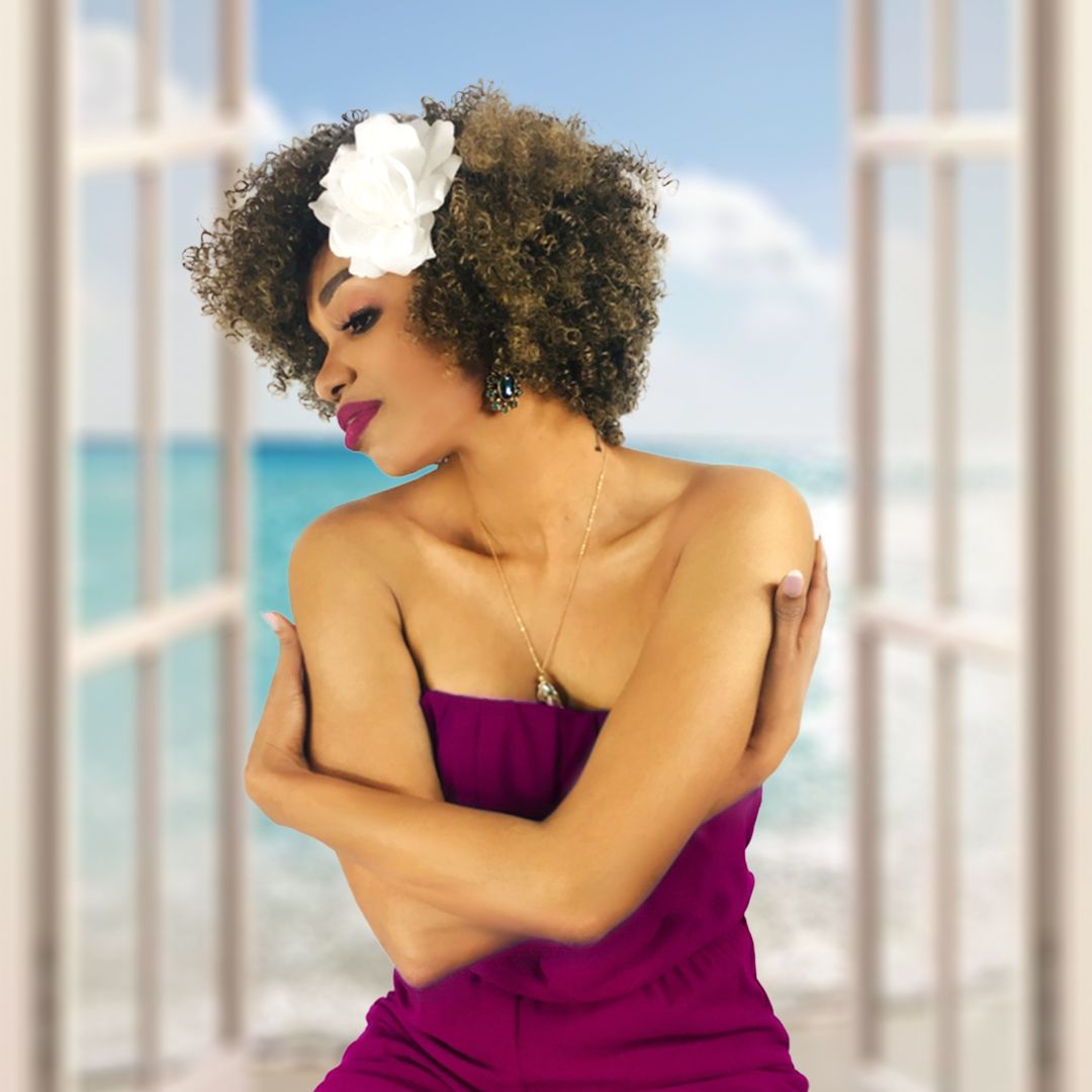 Keeping it short & curly in our AFSARA wig. Color 1B/27. Under $30. You can get this at  buff.ly/2RK992c 

#afrowig #curlyhairstyles #naturalhairstyles #cristoli #shorthairstyle #protectivestyles #blackhairstyles #Blackhaircare #shortcurlywig #jamaicanwomen #4chair