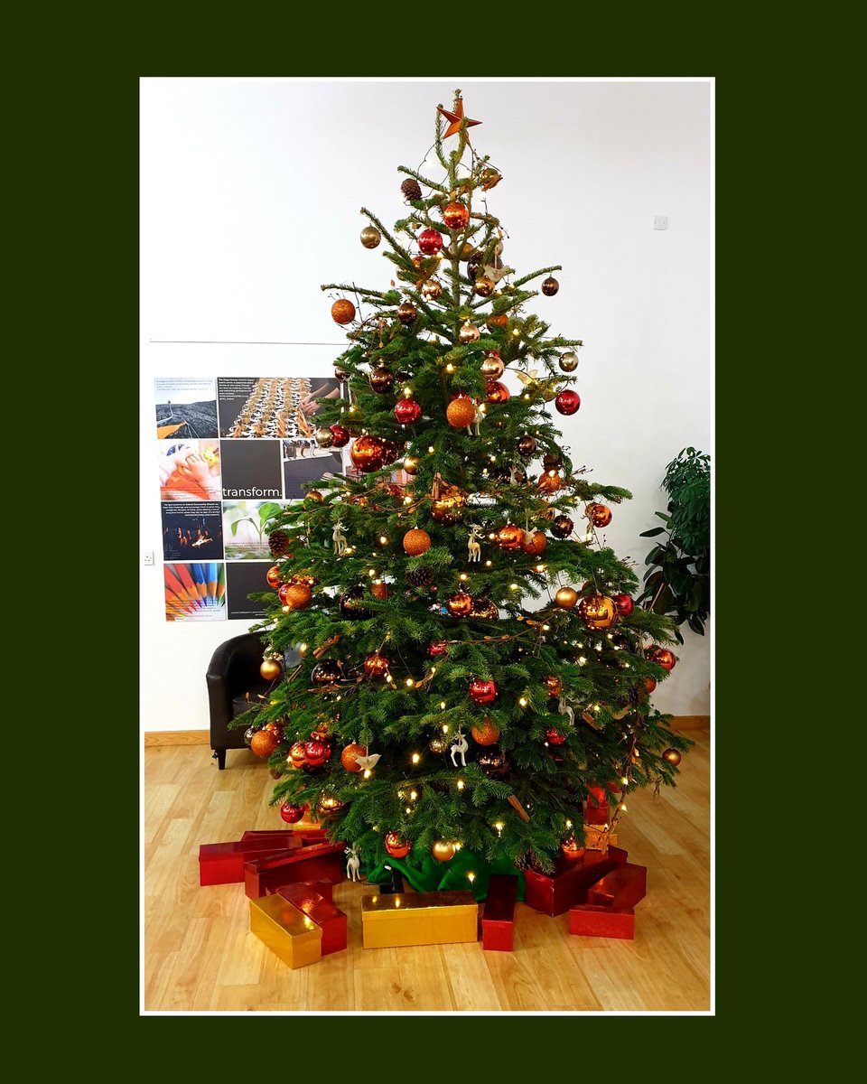 TKC_Oxford's tweet photo. Merry Christmas and Happy New Year
from TKC team 🎄😇

#merrychristmas #happynewyear #thankyou #suppliers #clients #coworkers #colleques #managers #delegates #agents #partners #everyone #oxford #oxfordshire #uk #conferencecentre #venues #enjoychristmas #2020vision #bringon2020 https://t.co/tmzwb96lHS