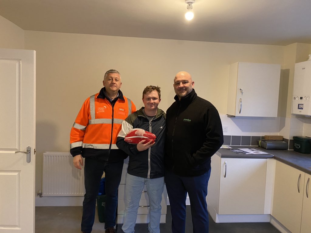 AlisonAHowe's tweet image. Great day today - @BouyguesUK supporting @Involve_recruit to provide and distribute Christmas hampers to veterans in the #ValeOfGlamorgan @InvolveVeterans @woodys_Lodge