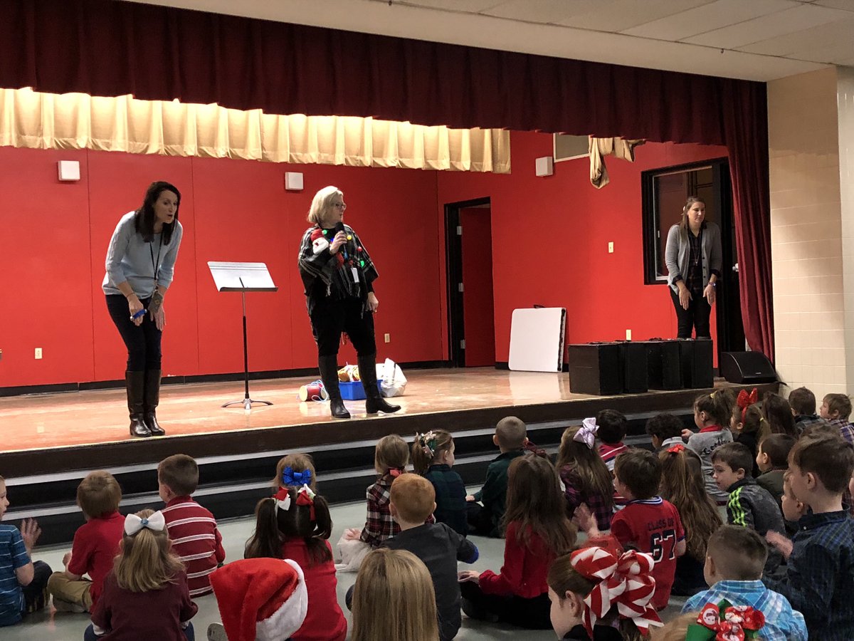 PasdJSCElem's tweet photo. Kindergarten teachers and students singing Christmas carols. https://t.co/mzjHp4EFuX