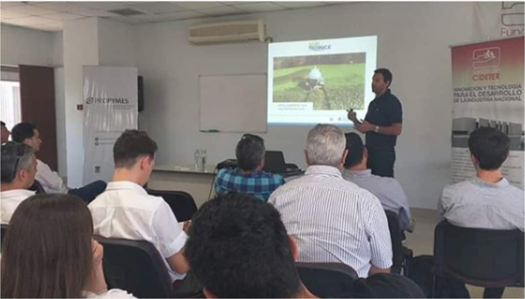 INTAAgroind's tweet photo. Ayer participamos en Seminario de @CIDETER_CECMA donde @FerScaramuzza, #NicolásSosa y #DiegoMathier del @IntaManfredi capacitaron más de 55 representantes del Sector en #MaquinariaAgrícola 🚜 y las innovaciones 🏅 expuestas en @AGRITECHNICA 2019 por reciente Misión a #Alemania 🇩🇪 https://t.co/FW1iRzyRIW