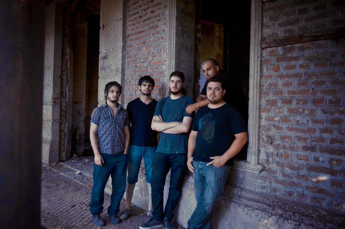 Jueves #Tbt recordamos la sesión de fotos del 2014! Estamos cerrando el año este sábado explotamos <a href="/kirieclub/">kirie Music Club</a> junto a <a href="/milmaresoficial/">Mil Mares</a>!  Pedí tu anticipada!

Ph: @blackcat_av 

Seguinos:
+ Spotify: Proyecto Oblivion
+ YouTube: Proyecto Oblivion
+ Facebook: Proyecto Oblivion