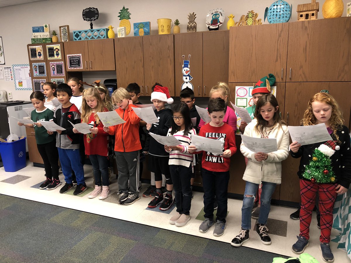 Caroling to build reading fluency! Such a great way to learn and spread joy! <a href="/CockrellChamps/">Cockrell Elementary School</a> #ArningOwls <a href="/TeraFunicello/">Tera Funicello</a>