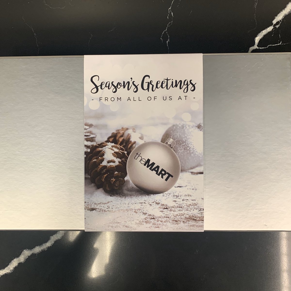 VicostoneUS's tweet photo. 🥰🤩 when chocolate shows up to the office... 

🎁 from theMART
🍫 by @TotallyChocolat 
#customchocolate #TheMart #DiscoverLuxeHome #HolidaySpirit #vicostone #vicostoneusa #vicostonechicago https://t.co/6YBvAUFQkq