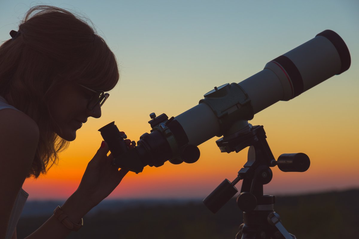 skyatnightmag's tweet photo. If you've received your #FirstTelescope this Christmas, have a look at our beginners' guides for help getting started:

https://t.co/nP4fn97Hu4 https://t.co/gpRKS0I6FU