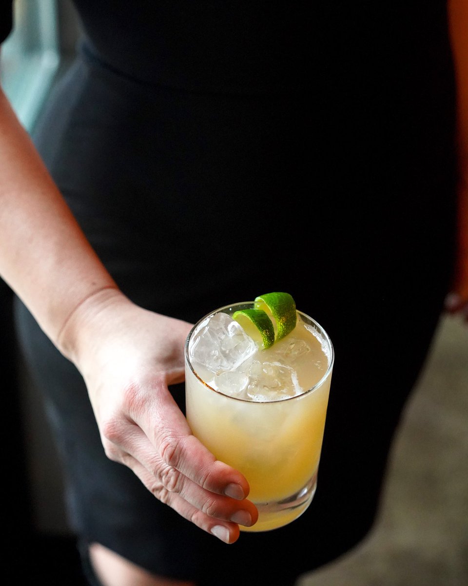 Holiday Party rule #1: put a cocktail in their hand as soon as they walk through the door. Holiday Party rule #2: make sure it’s a #3Howls cocktail. 🍹🍹🍹