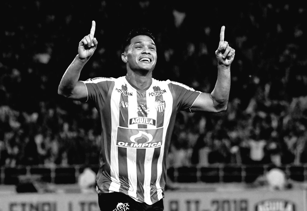 ivan_alexispy's tweet photo. 🥊 GOLPE POR GOLPE 🥊

Sí #Olimpia va por Miguel Borja 🇨🇴 (27), #Libertad contesta con un interés fuerte por Teo Gutiérrez 🇨🇴 (34) últimamente en el Junior, el delantero tiene el visto bueno de RD.

Teo en el 2019 sumó 53 partidos, 9 goles y 12 asistencias. https://t.co/T1tZeUjott