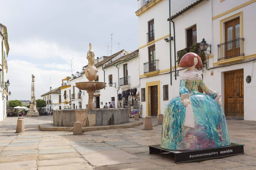 victorioylucchi's tweet photo. Os animamos a todos a asistir a la Subasta Solidaria de Ecomeninas el viernes, 20 de diciembre a las 18.00 horas en el Museo de Carruajes de Sevila (Plaza de Cuba, 10)

Foto: Ecomeninas diseñadas por Victorio &amp; Lucchino @ecovidrio https://t.co/lF7uysIW98