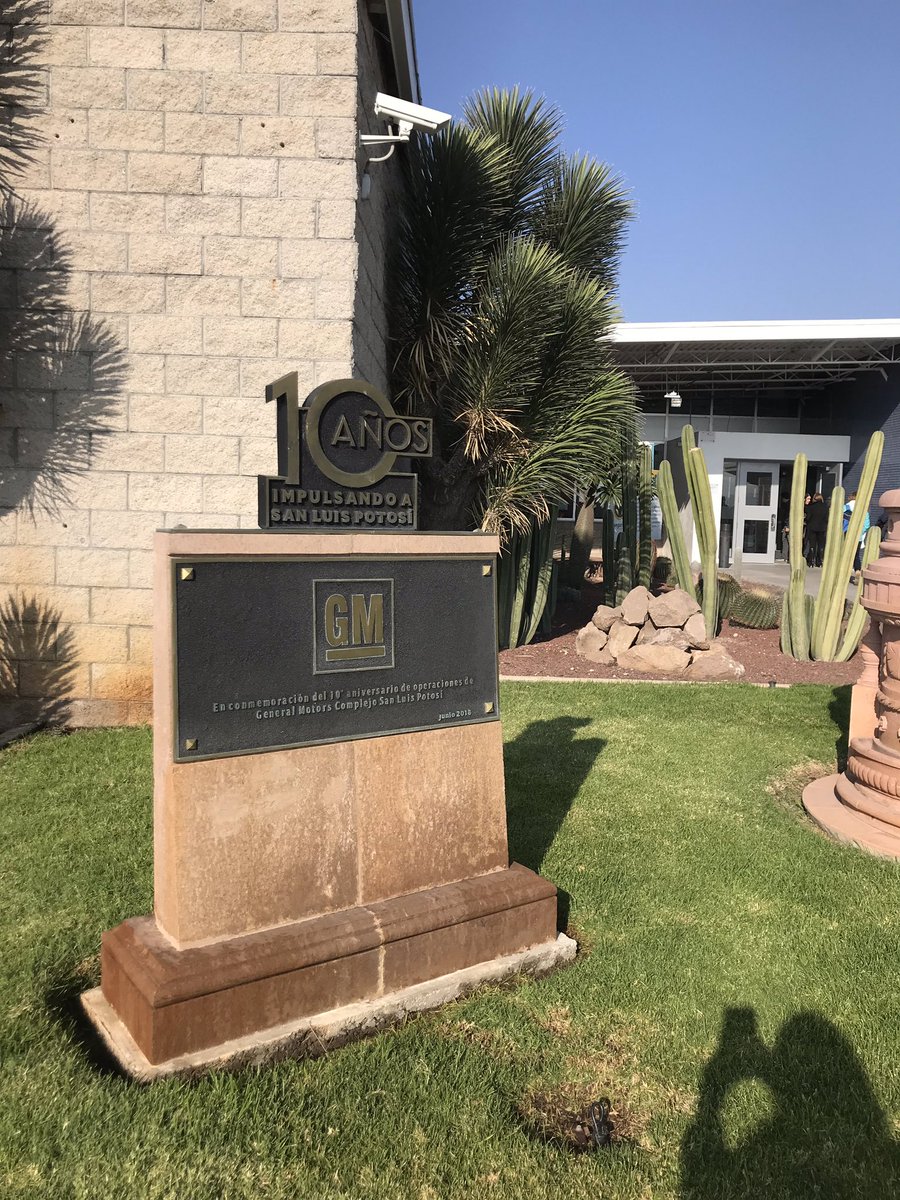 Ivet2R's tweet photo. Hoy estaremos visitando la planta de @GM en #SanLuisPotosí para ver el arranque de producción de #ChevroletOnix 👏🏻👏🏻👏🏻 https://t.co/Z3TIDD5kWX