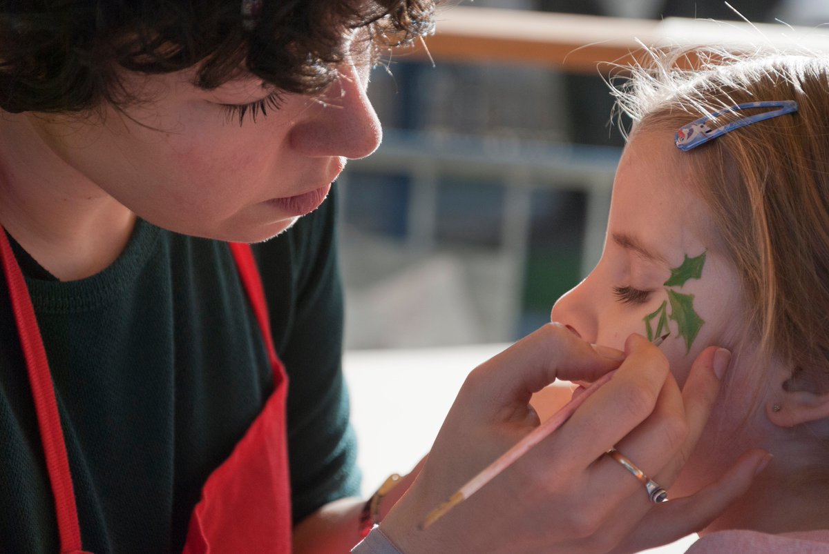 És una fada?🧚‍♂️ Un follet ?🧝‍♀️ un arbre de Nadal? 🎄Al Món del Tió de Rubí els infants podran pintar-se la cara amb el motiu nadalenc que més els agradi!

Recorda estem a la Plaça Dr Pearson de Rubí fins al 23 de desembre .

#Nadal #christmas #activitatsinfantils #nadalambnens #tio