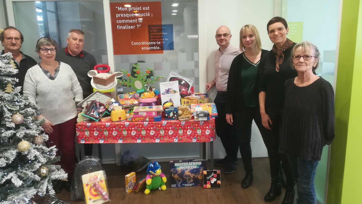 Un vent de générosité souffle sur la Vallée Du Couesnon ! 
Merci à tous les donateurs pour cette collecte de jouets au profit de l'association Racines. 
Vos dons vont contribuer au bonheur de nombreux enfants.
 C'est ça aussi l'AOC !🎅🎄🎁