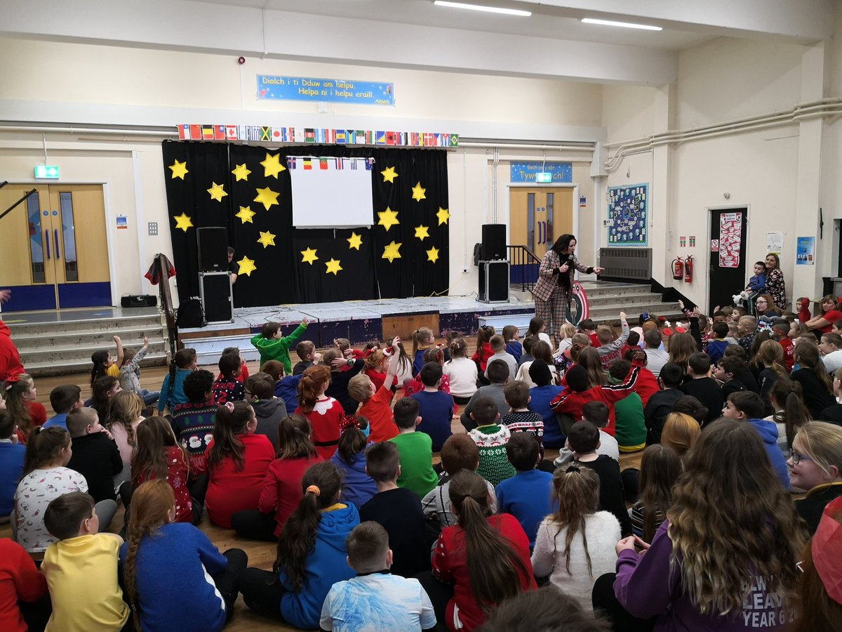 portmeadp's tweet photo. The choir and all pupils had a lovely surprise this afternoon. Shellyann for a surprise visit. It was great. #pmdpmus #pmdpea #pmdpcomm @shellyannmusic @964thewave https://t.co/qWSamR0JQO