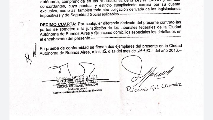 jotaalonso's tweet photo. Tercera página del contrato entre Ricardo Gil Lavedra y la AFIP en 2016. Pactó honorarios por más de 2 millones de pesos que pagó el Estado para sostener la delirante idea de que la familia Kirchner llegó al poder para encabezar una asociación ilícita.  Lafware @CFKArgentina https://t.co/KkOAKtVIV3