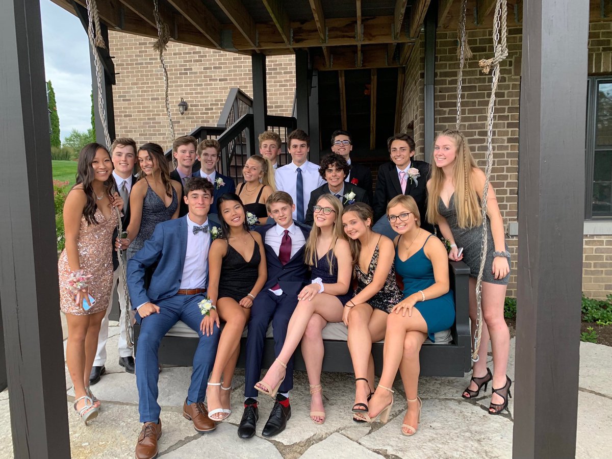 nathannhardy's tweet photo. Today I am extra thankful for some of my closest friends. I have a very supportive friend group that never leaves my side and have been able to make endless amounts of memories with them. #ThankfulThursday @hoopsmurphy @bballwoods23 https://t.co/8uBZWKZHeH