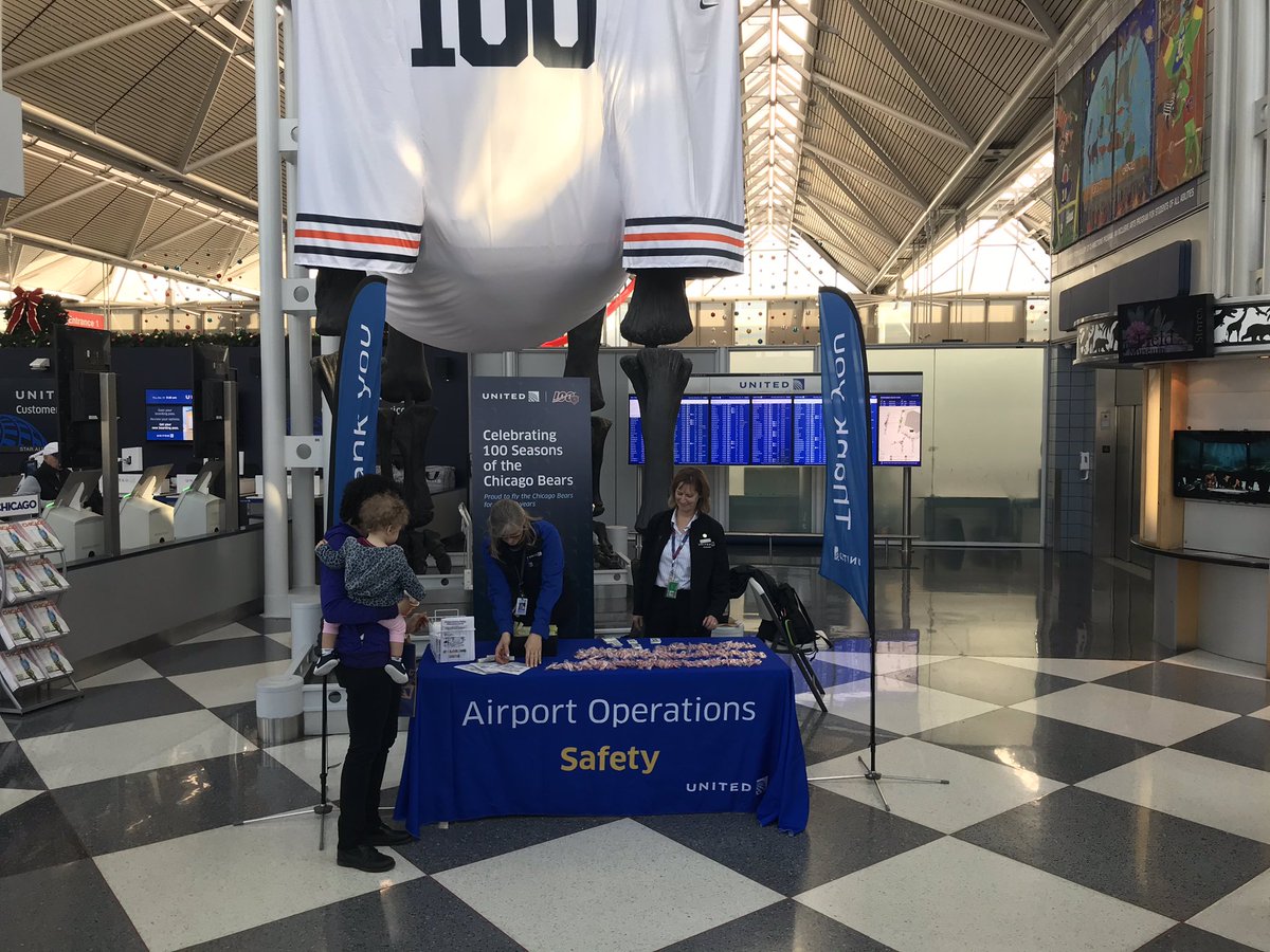 Scott13138104's tweet image. ORDAO Safety celebrating the Holidays by saying THANK YOU to our many passengers with safety coloring books, Tattoos and candy canes.  Happy Holidays all @weareunited @JMRoitman @MikeHannaUAL @Auggiie69 
@mcgrath_jonna @HermesPinedaUA @FoxMikeFoxORD @stop_mk #whyIlove