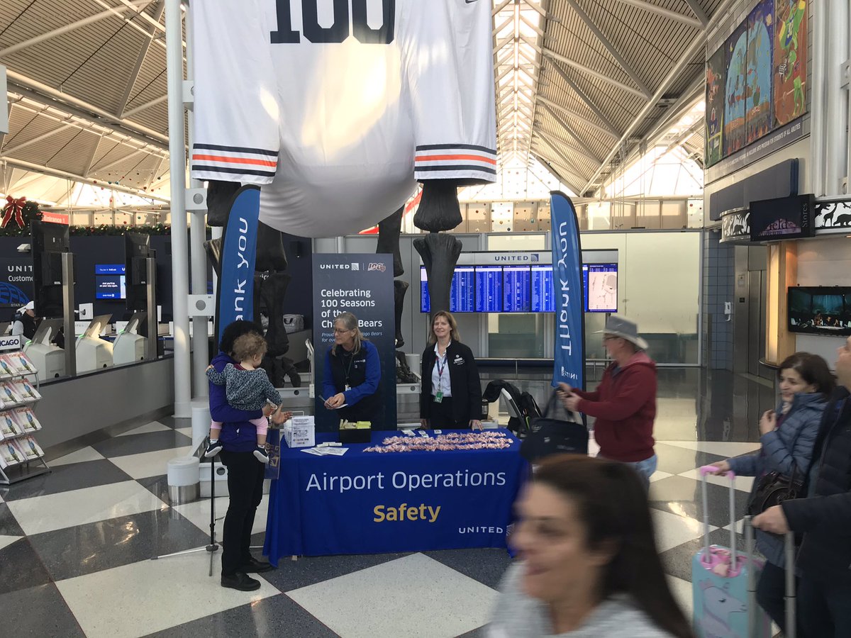 Scott13138104's tweet image. ORDAO Safety celebrating the Holidays by saying THANK YOU to our many passengers with safety coloring books, Tattoos and candy canes.  Happy Holidays all @weareunited @JMRoitman @MikeHannaUAL @Auggiie69 
@mcgrath_jonna @HermesPinedaUA @FoxMikeFoxORD @stop_mk #whyIlove
