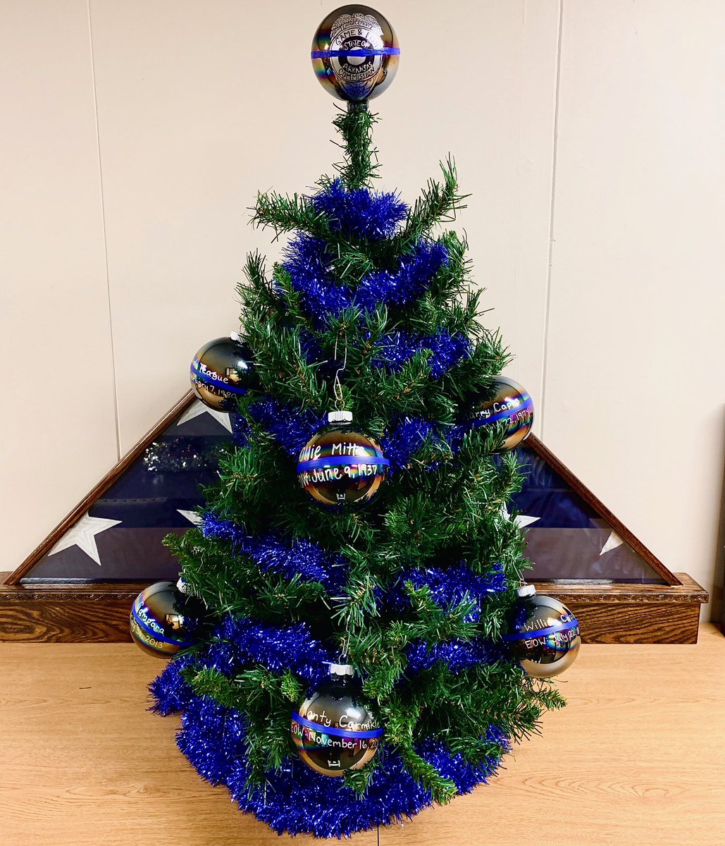 dakotafarms's tweet photo. Our Christmas tribute to those who gave the ultimate sacrifice at the AGFC. Ollie Mitts EOW 1937, Harry Capps EOW 1974, William Cassidy EOW 1974, Donald Teague EOW 1980, Monty Carmikle EOW 2008, and Joel Campora EOW 2013!  Gone but not forgotten!! #arkansasgamewardens https://t.co/HwbK1Kmgv3