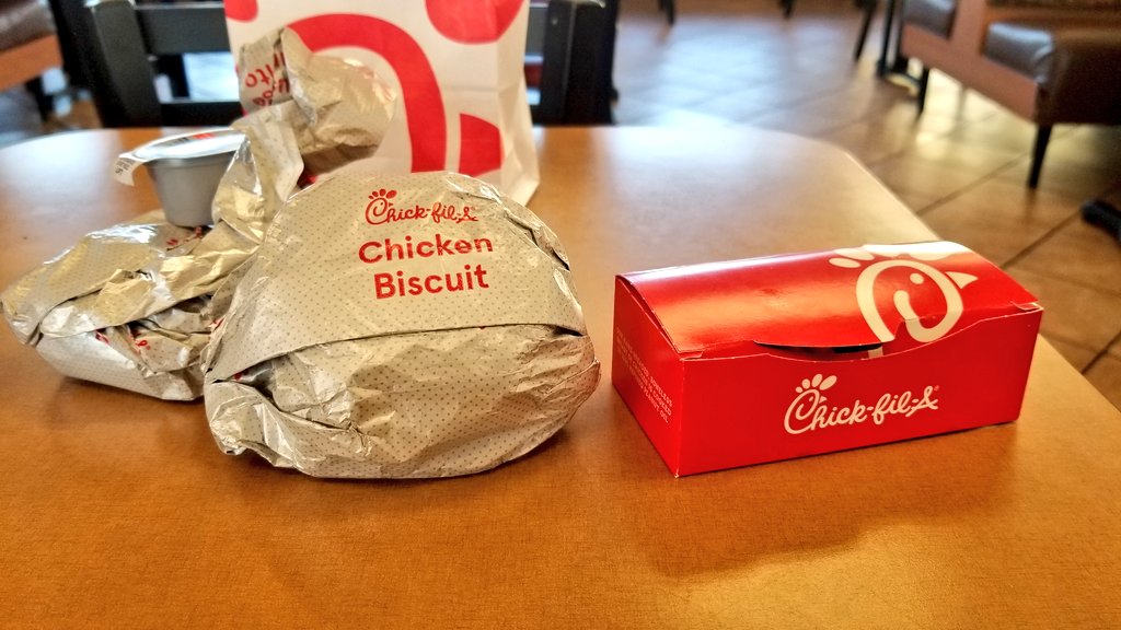 martell_sincere's tweet photo. I had some delicious @ChickfilA breakfast today! I had some chicken biscuit sandwich, bagel and hash browns with coffee. 😄😁🍽️
Great food, great people. #breakfast
#goodtimeslive #GoodTimes #GoodThing #GoodMorningWorld #ChickfilA #Food #Foodie #Foodies
#yummy #yum https://t.co/NtrbWYjNyP
