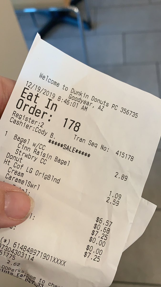 cpittaz's tweet image. @dunkindonuts  Jeeze. 22 minutes to get my mobile order and when I walked in they’re having a jolly old time chatting. People waiting around and it took me another 16 minutes to get my second bagel I ordered when I got here.   #comeondunkin #notquick #goodyeardunkin