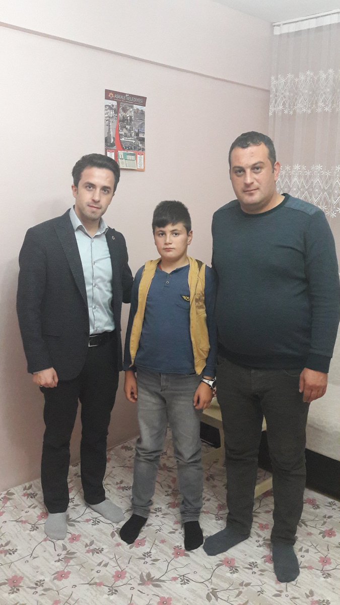 hakanAYDIN37's tweet photo. Aşkale Ibrahim Polat Ortaokulunda öğretme veli el ele...
#erzurumdavelioeğretmenelele 
@tcmeb 
@ziyaselcuk 
@hmzaydg 
@skaygusuz 
@Serhat_3325 
@askalemem https://t.co/vrde7XLSVh
