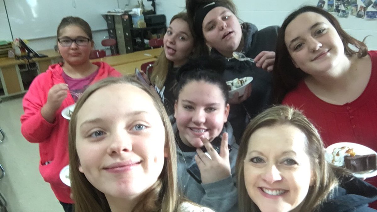 JulieKodl's tweet photo. Merry Christmas from our Homeroom to yours! @OWSchoolDist https://t.co/3wlcvsdioG