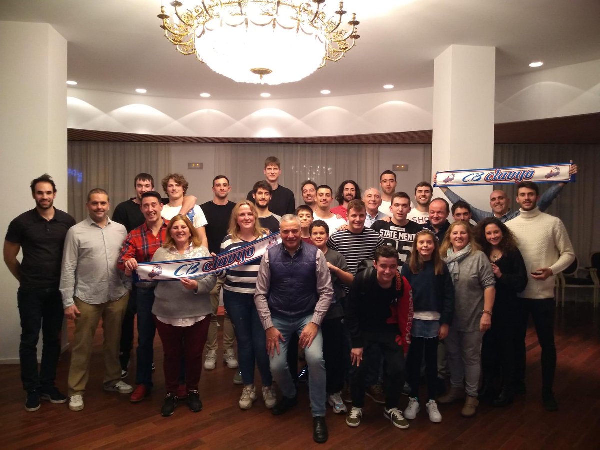 CBCLAVIJO's tweet photo. Ayer disfrutamos de un pequeño cocktail organizado por la directiva en el salón Sagasta del Círculo Logroñés
@elmate10clavijo 
#juntos #LEBPlata #Baloncesto #Logroño https://t.co/6eQVql38xR