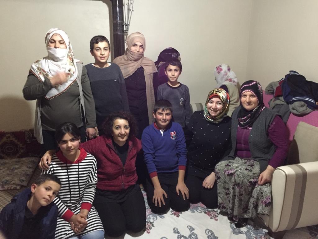 Erzurum_Mem's tweet photo. Her çocuk bir bayraktır, 
Yükselmeyi hak eder. 
Her çocuk bizimdir, bizdendir 
İlgiyi, bilgiyi hak eder.
  
Her velimizle birlikteyiz, 
Her öğrencimiz aynı öğrensin
Aynı hissetsin diye.
Öğrenme farklılıkları azalsın diye; 
#erzurumdavelioeğretmenelele

@Erzurum_Mem
@ziyaselcuk https://t.co/WHtT2LTan4