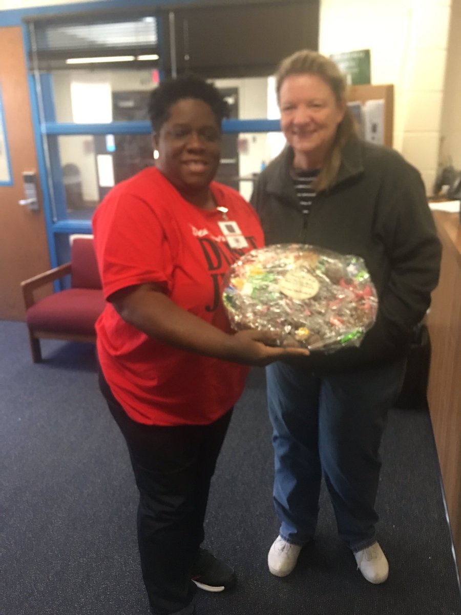 KSmithEmpowered's tweet photo. It is so nice when the Loudoun Retired Teachers adopt your school and bring holiday treats. Thank you so much. #lcps19 @JLSMS_Official https://t.co/7LT2BSsaLD