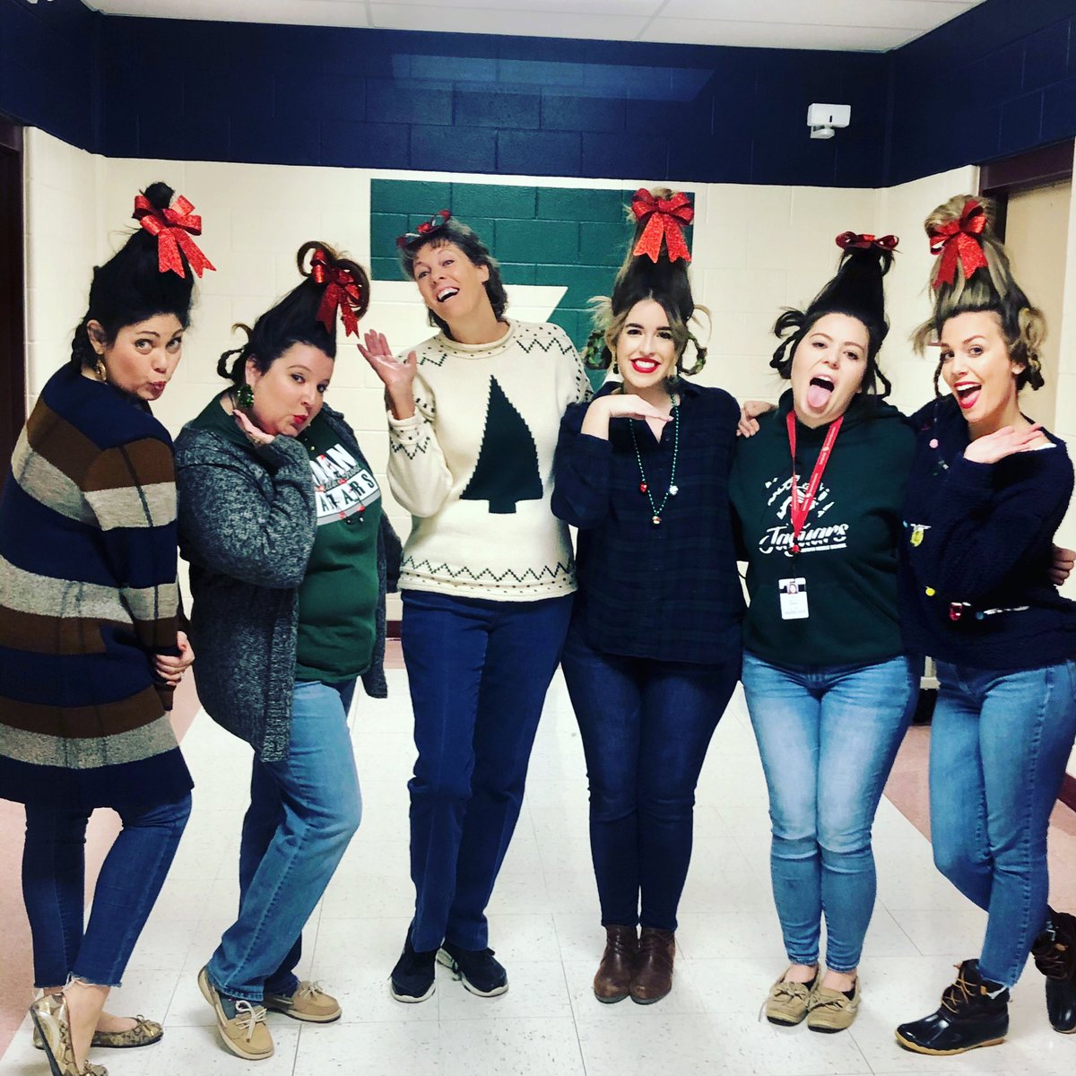 MsReierson245's tweet image. Week before Christmas survival 101 #JordanMSLegends #whoville #cindylouwho