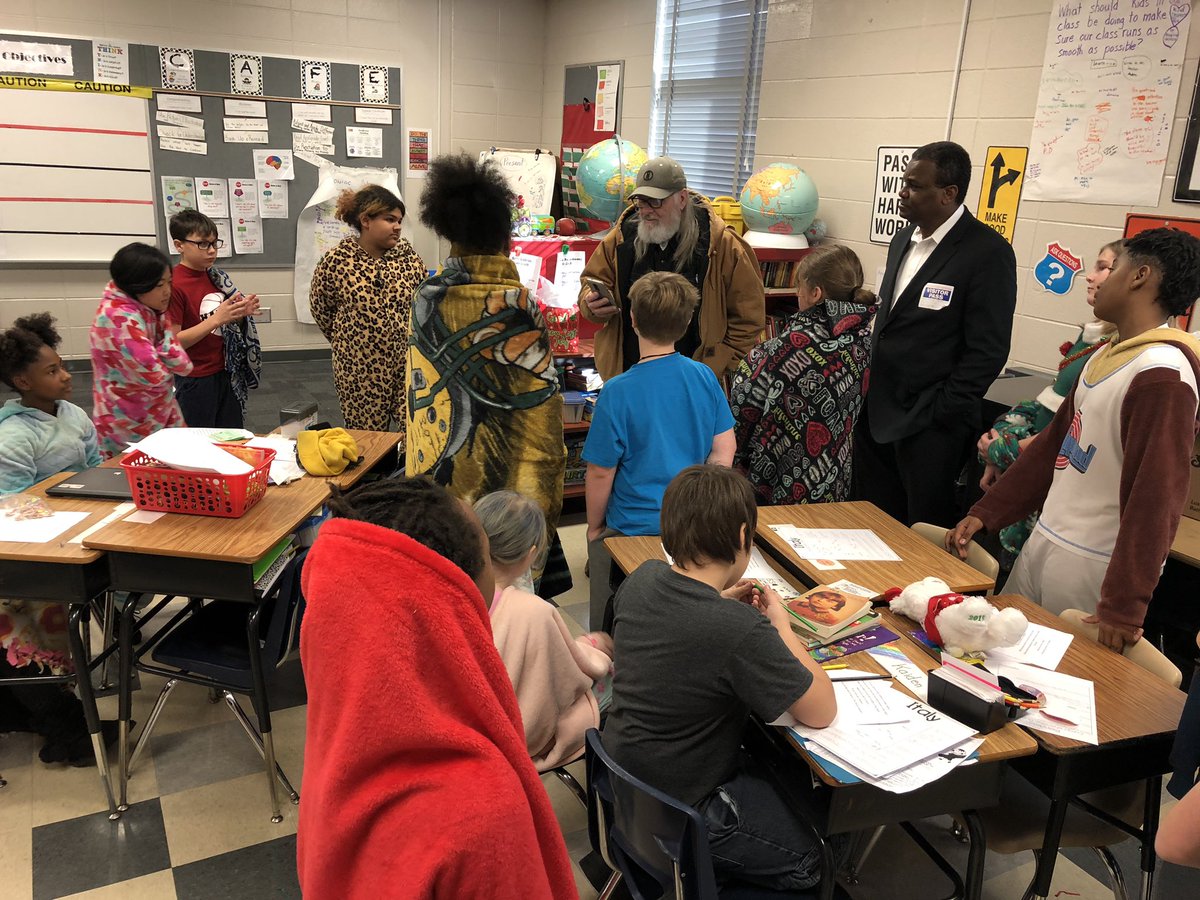 Harris_FWCS's tweet photo. Thanks to Dave for sharing his story this morning!  Huge #fwcsshoutout to Kim Ford and her 5th graders for collecting items to help the Fort Wayne Rescue Mission! @Harris_FWCS @FWCommSchools https://t.co/6LC6CSn9h9