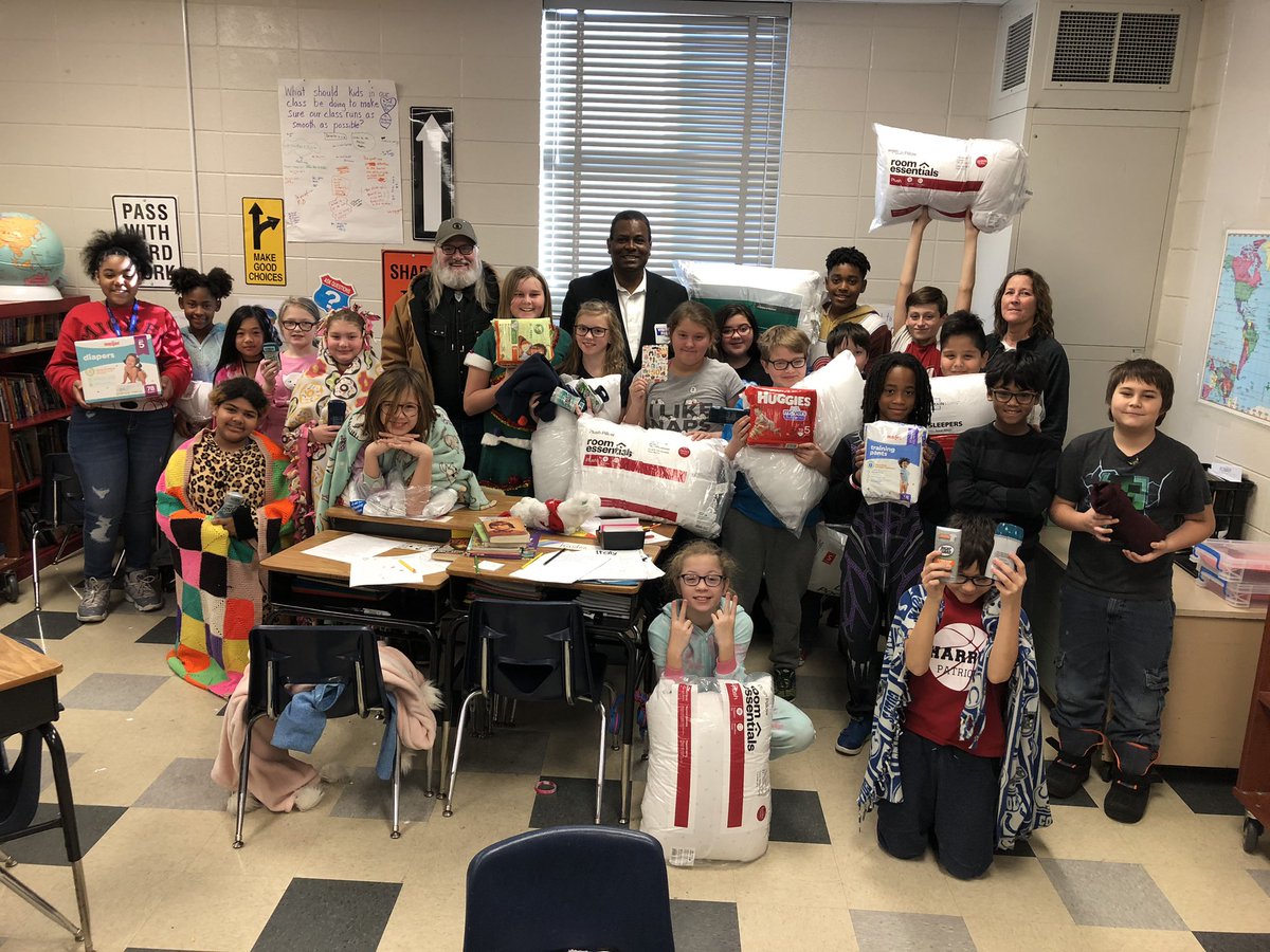 Harris_FWCS's tweet photo. Thanks to Dave for sharing his story this morning!  Huge #fwcsshoutout to Kim Ford and her 5th graders for collecting items to help the Fort Wayne Rescue Mission! @Harris_FWCS @FWCommSchools https://t.co/6LC6CSn9h9