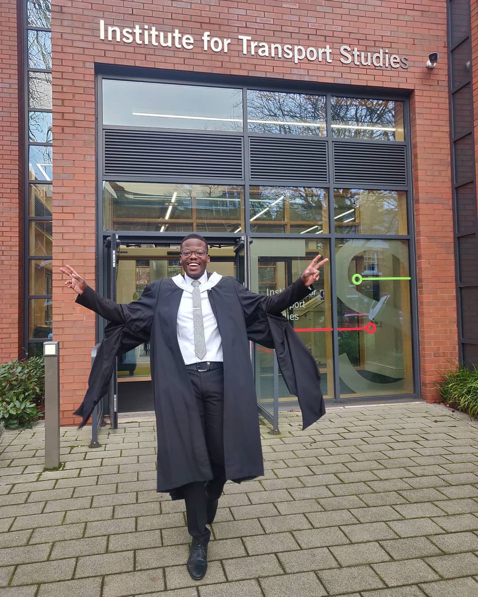 UniversityLeeds's tweet photo. Congratulations to everyone who graduated this December! Here are some of our favourite pictures taken by graduates, their friends and family.
#LeedsGrad19 https://t.co/BGMiqtHgMq