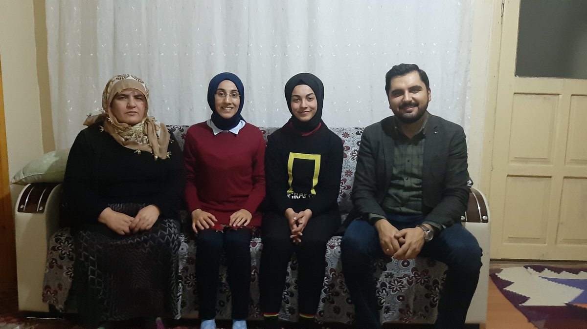 nenehatunmeslek's tweet photo. Ailemizin bir parçası olan velilerimizle ortak noktamız "çocuklarımız"
#erzurumdavelioeğretmenelele
@Erzurum_Mem
@ziyaselcuk
@safran1958
@hmzaydg
@adnanboyaci
@ErzurumValilik https://t.co/rfCP0q2gck