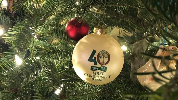 fcbrgv's tweet photo. Happy Holidays From Our Family to Yours!

#WeHaveRoots #HappyHolidays https://t.co/Ir16o4sZip