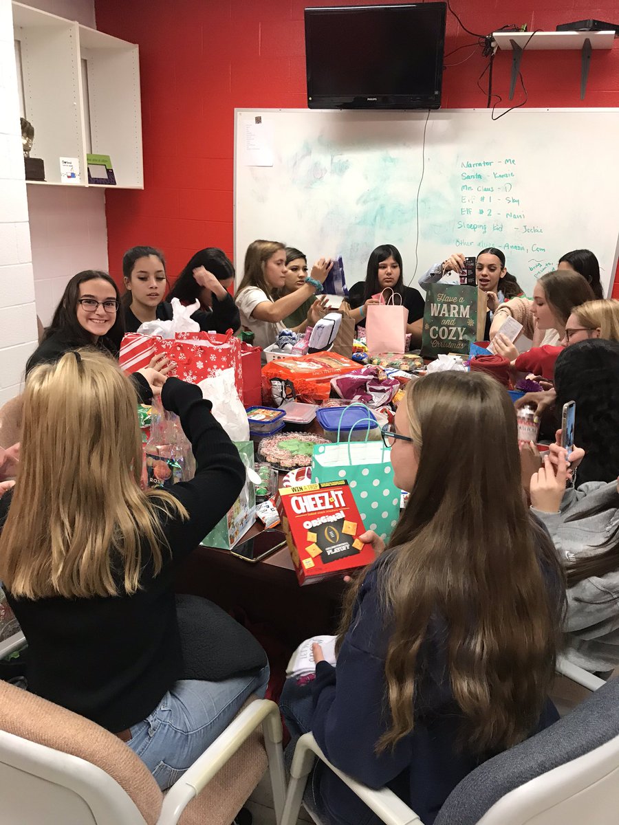BrookSoftball's tweet photo. Secret Santa Party 6th Period Style!
@VictoriaAshTX https://t.co/4io9koymyF