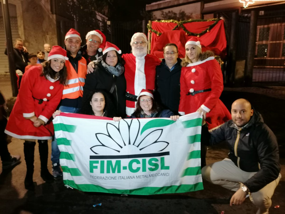 Insieme ai lavoratori della Sirti e ai delegati della #FIMCatania per portare un po' di gioia hai bambini dei quartieri disagiati di Catania.@BentivogliMarco @valeriodalo78 @GianfrancoGasb1 @AugustoBisegna @pieronic @PeppeSabatino @FimCatania