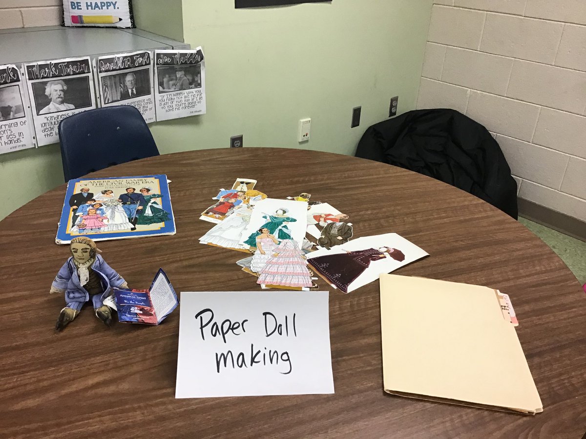 EPCMS's tweet photo. Enriched Social Studies 7 with Spessard enjoyed some Civil War era activities during class today. https://t.co/wZzCYqzSWc
