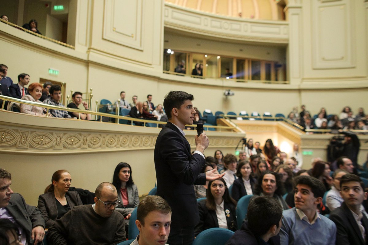 AndrewNobleHMA's tweet photo. The confidence in Romania's future that we heard from the young entrepreneurs &amp; activists at our conference on #30YearsOfFreedom was strongly reflected in the young audience. The short films they produced were an excellent foil to discussions &amp; they impressed everyone present. https://t.co/xWTbt6DWE7