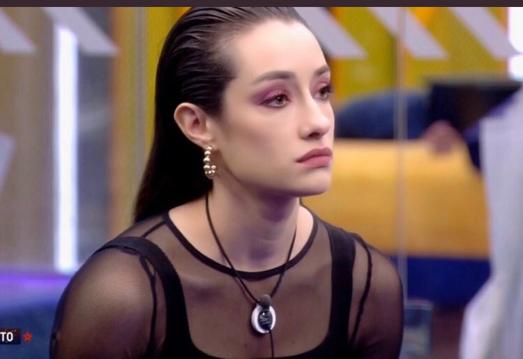 MendezM29846162's tweet photo. A unas horas de la final, quien es tu ganadora??

❤️ ADARA 

🔁 ALBA 

💬 MILA 

#MeGustaGHVIP19D https://t.co/1sE2t222ge